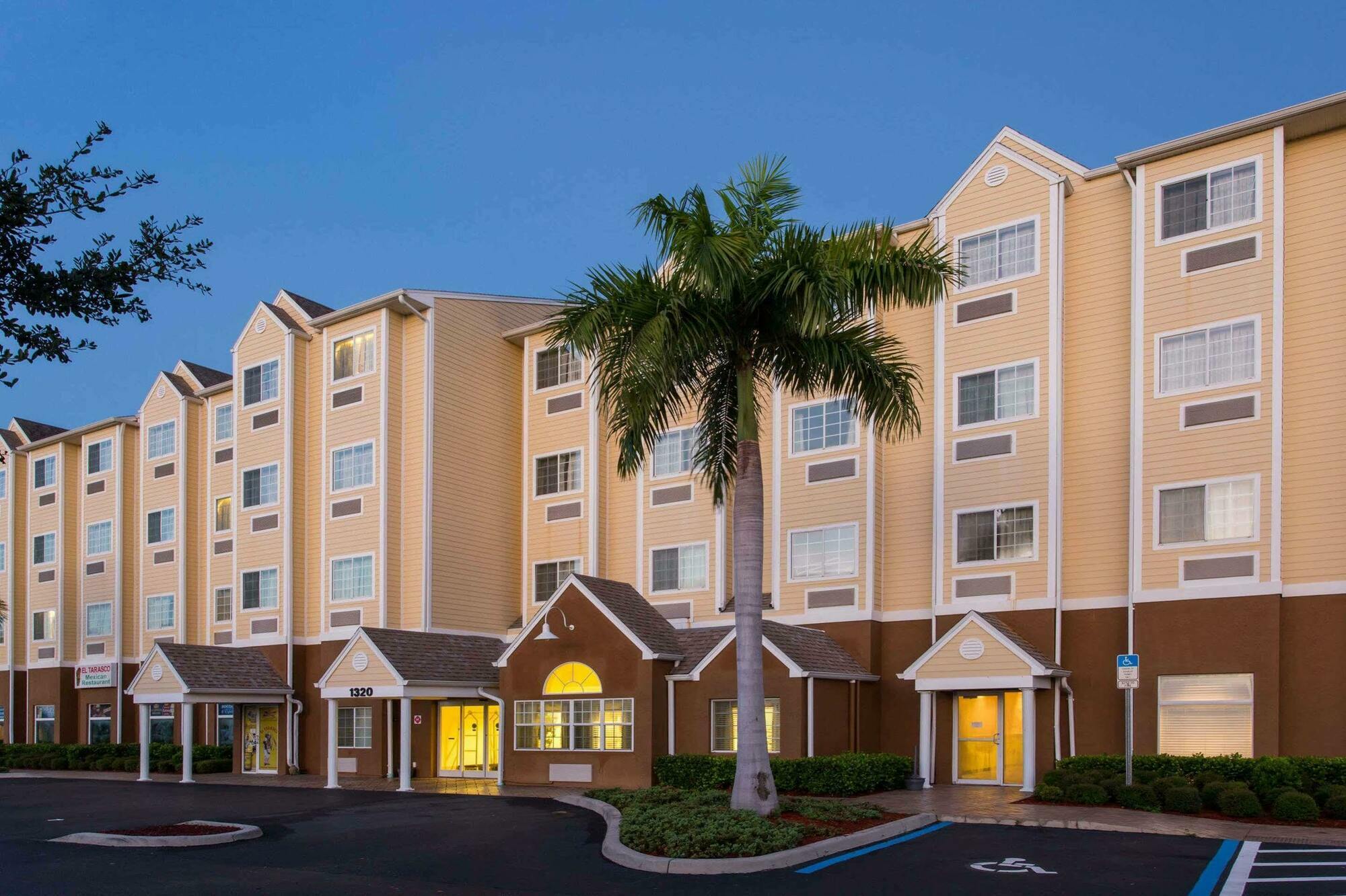 Quality Inn & Suites Lehigh Acres Fort Myers Exteriér fotografie